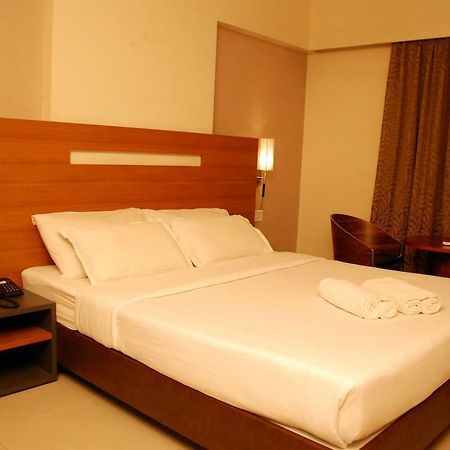 Hotel Tanish Residency Navi Mumbai Exterior photo